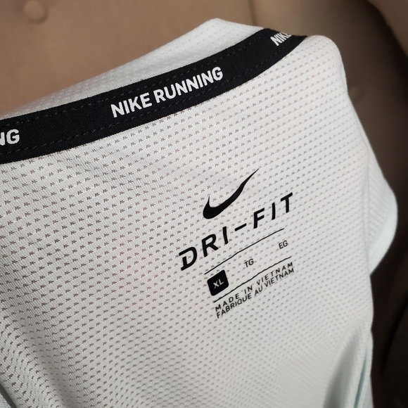 Nike Dri-Fit Reflective Tank Top - Picture 6 of 7